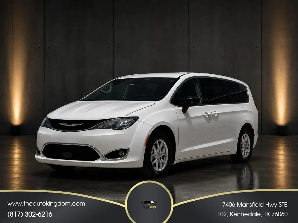 2024 Chrysler Voyager LX
