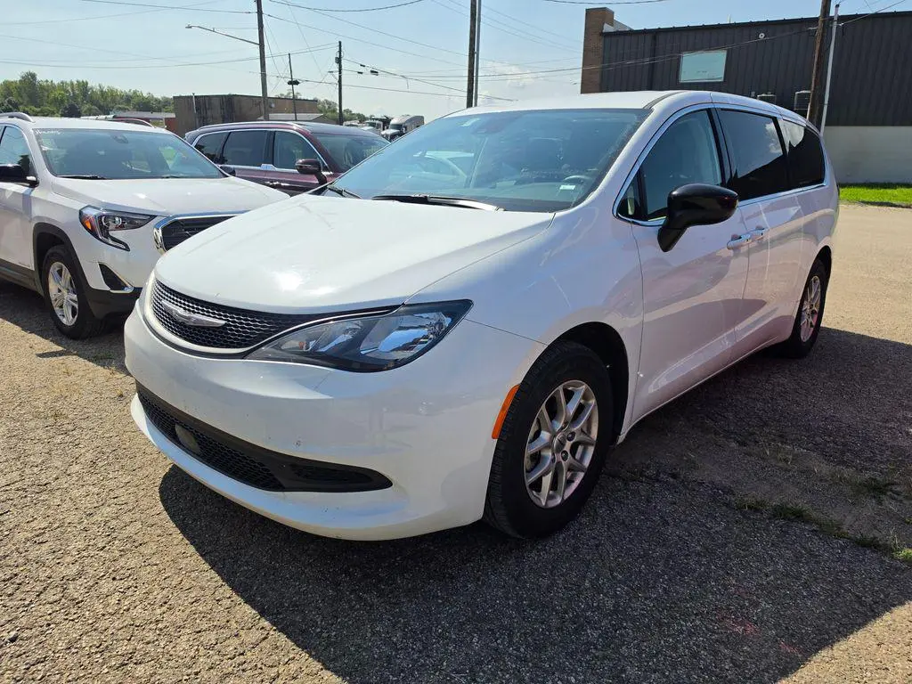 2024 Chrysler Voyager LX