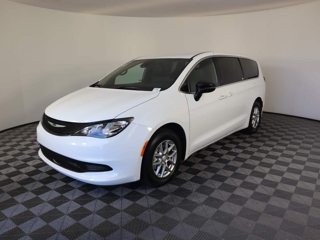 2026 Chrysler Voyager LX