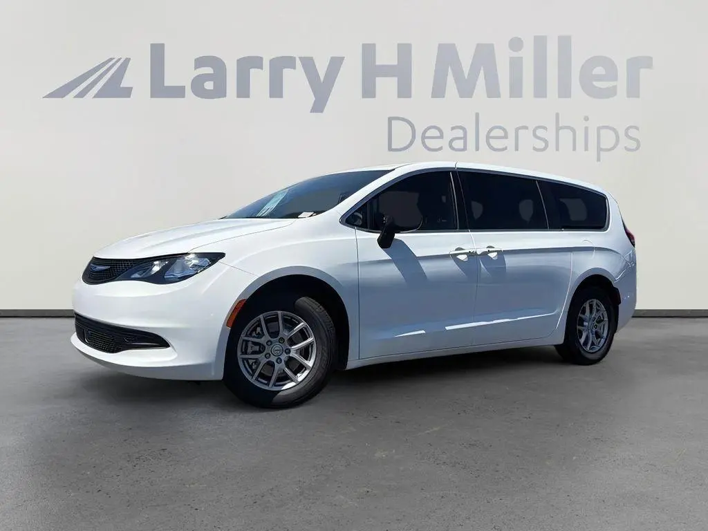 2026 Chrysler Voyager LX