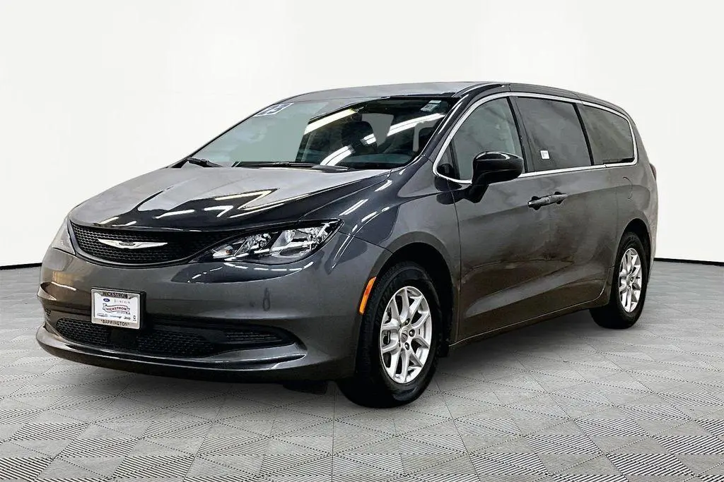 2023 Chrysler Voyager LX