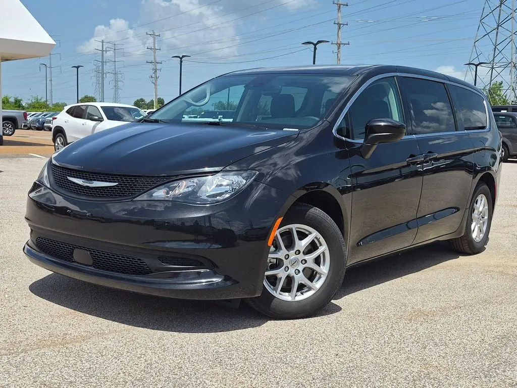 2023 Chrysler Voyager LX