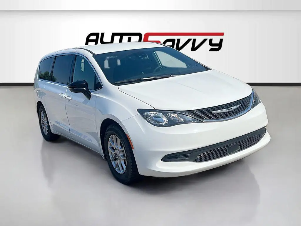 2025 Chrysler Voyager LX