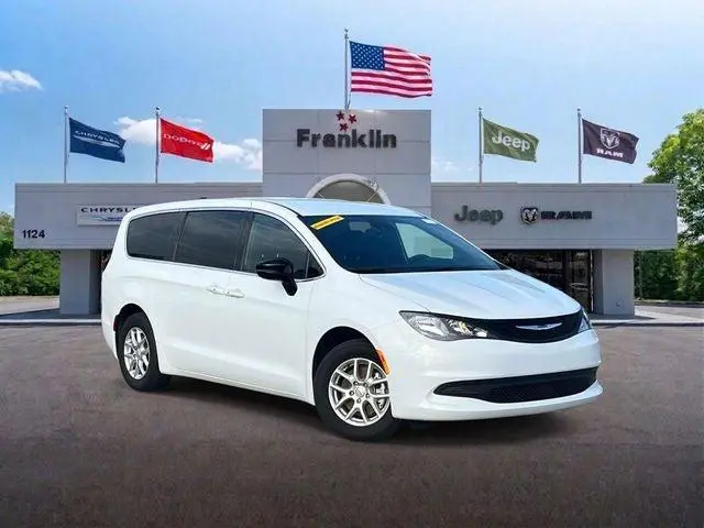 2026 Chrysler Voyager LX