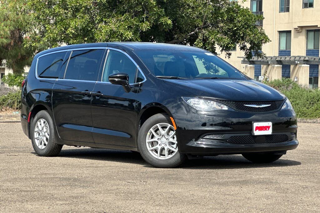 2026 Chrysler Voyager LX
