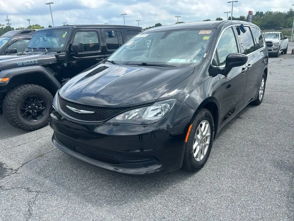 2021 Chrysler Voyager LX