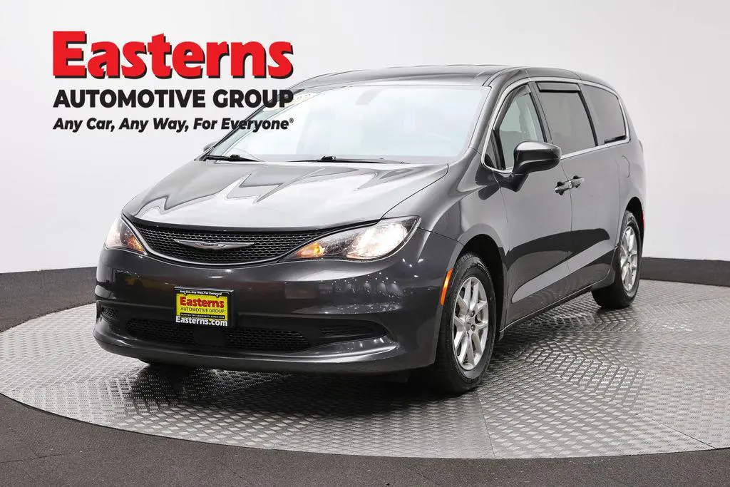 2022 Chrysler Voyager LX