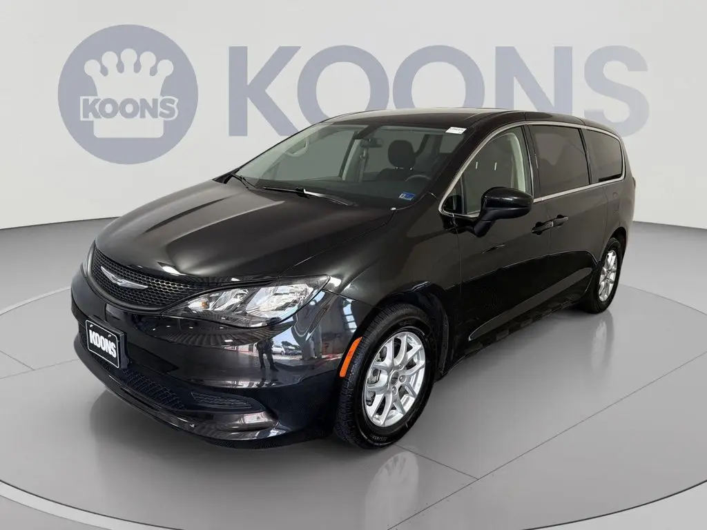 2022 Chrysler Voyager LX