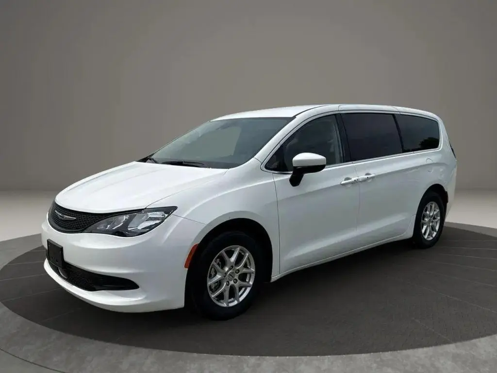 2023 Chrysler Voyager LX