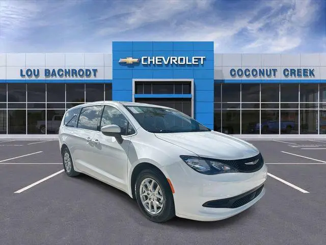 2023 Chrysler Voyager LX