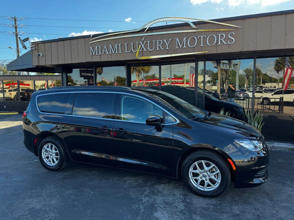 2024 Chrysler Voyager LX