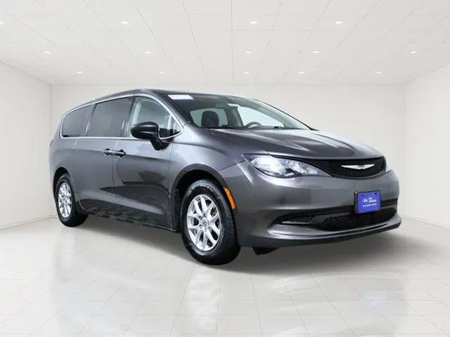 2022 Chrysler Voyager LX