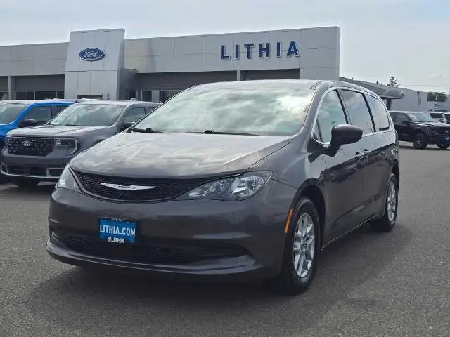 2023 Chrysler Voyager LX