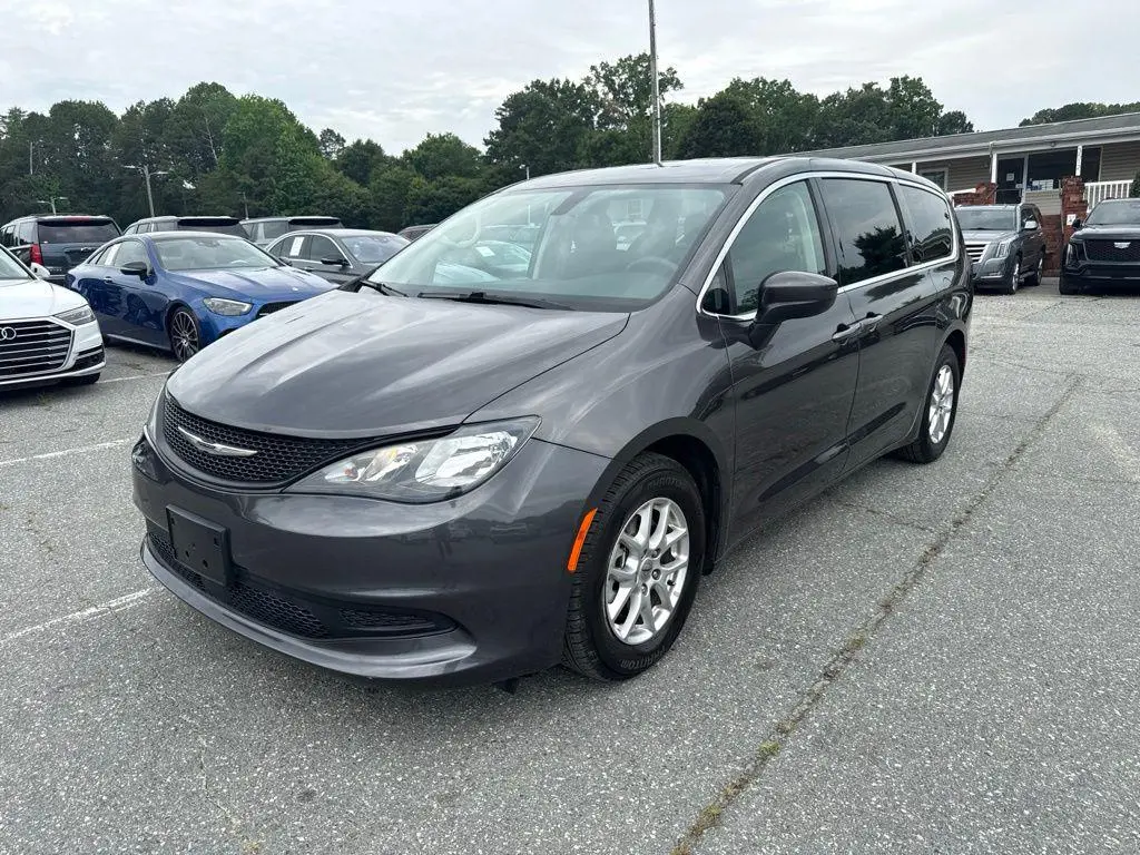 2021 Chrysler Voyager LX