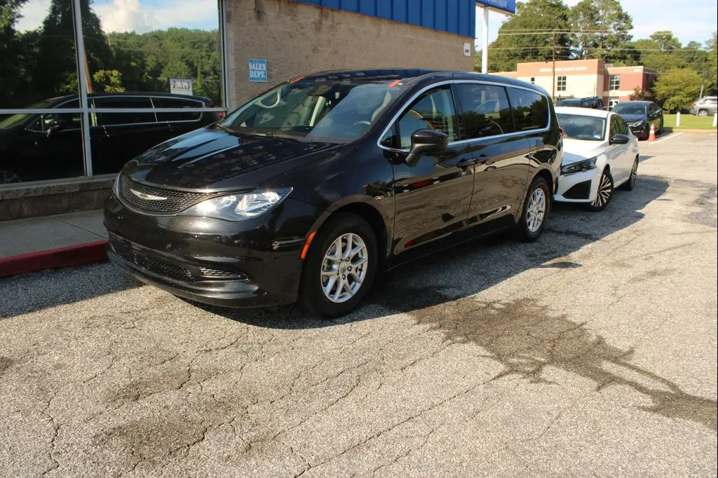 2023 Chrysler Voyager LX