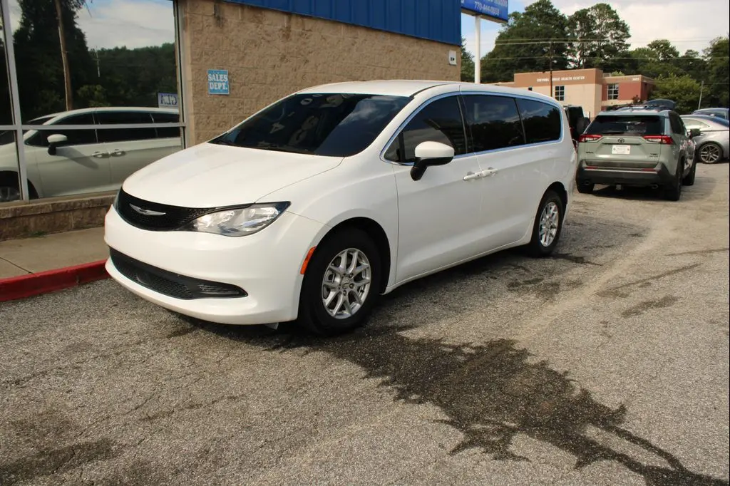 2023 Chrysler Voyager LX