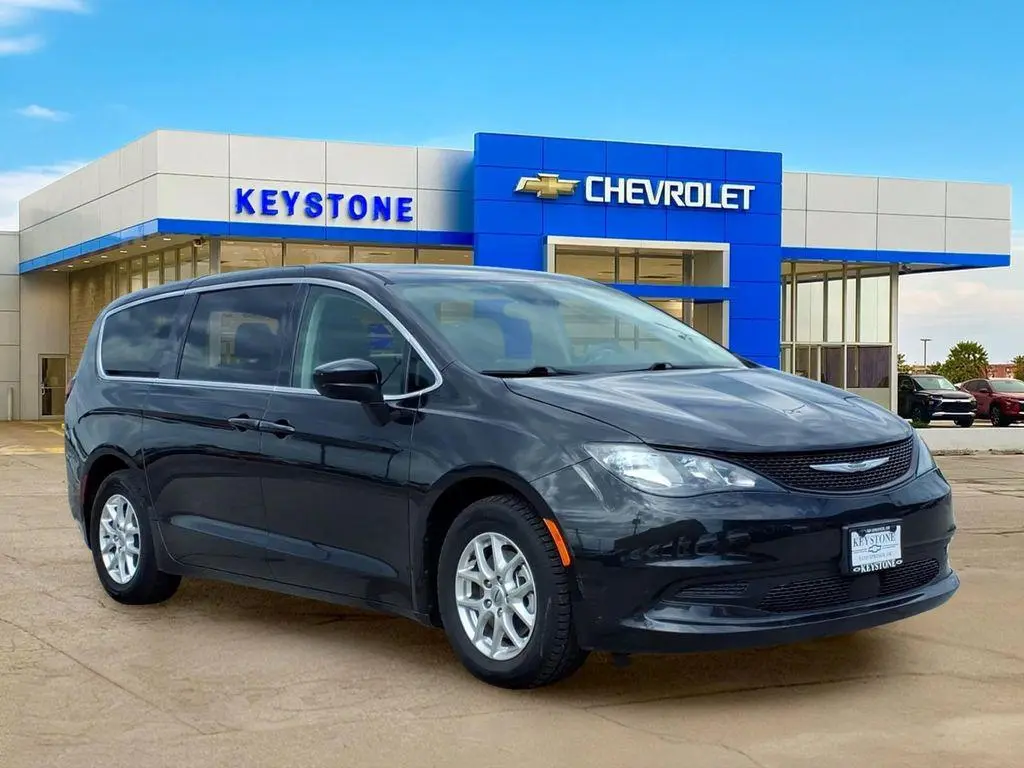 2023 Chrysler Voyager LX