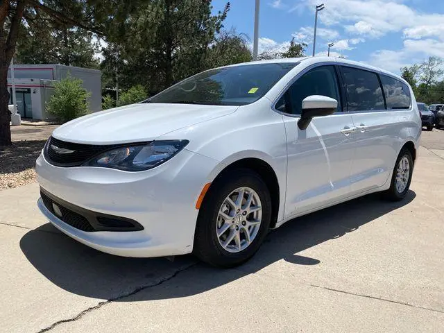 2023 Chrysler Voyager LX