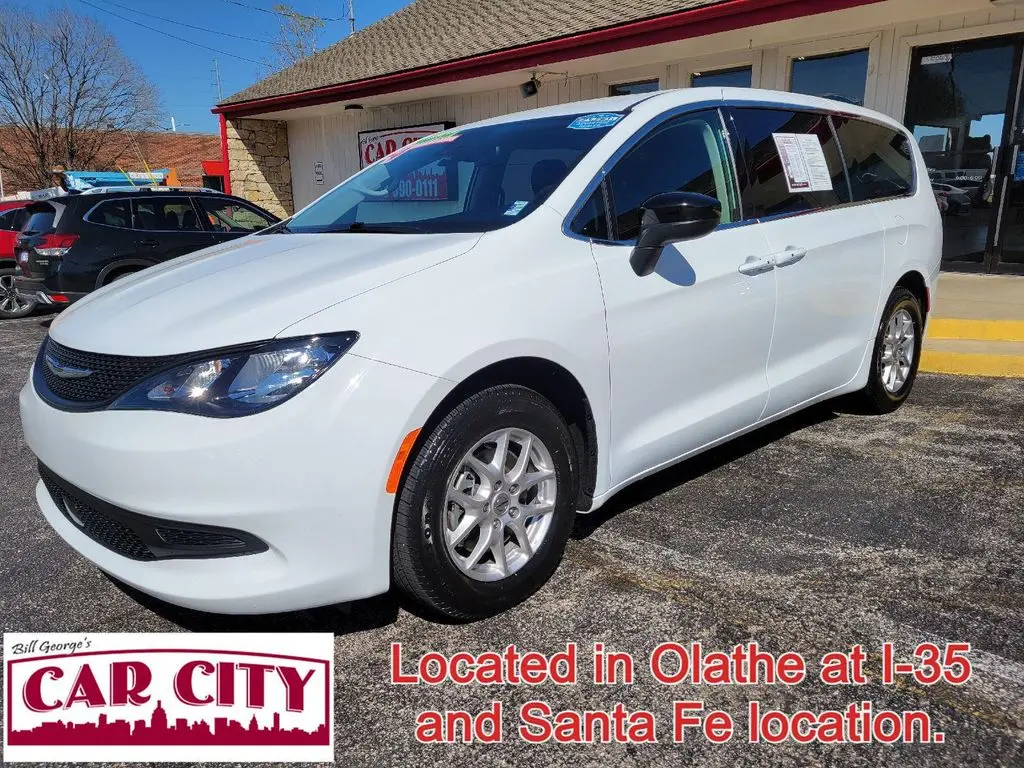 2024 Chrysler Voyager LX