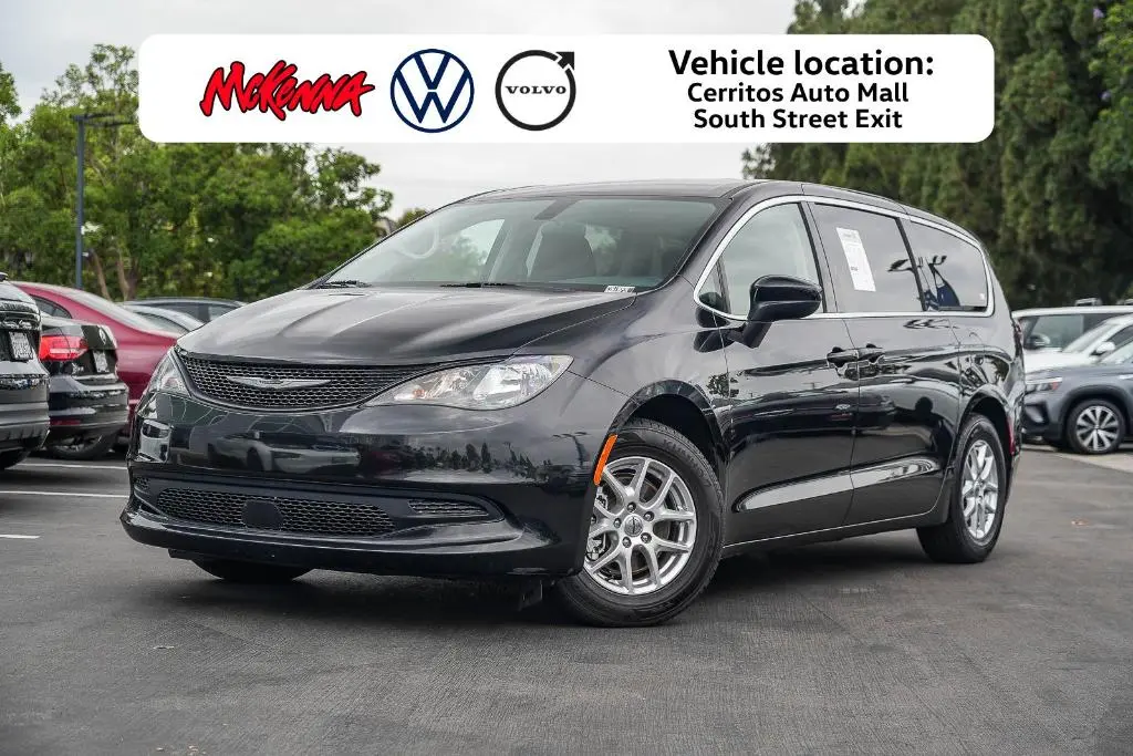 2022 Chrysler Voyager LX