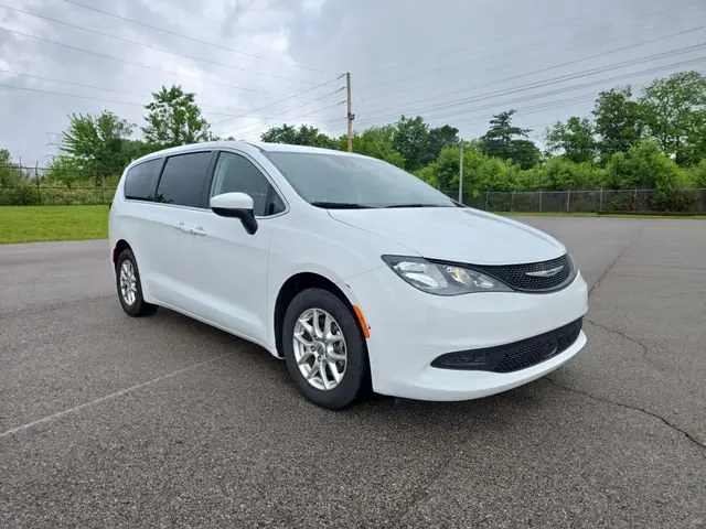 2023 Chrysler Voyager LX