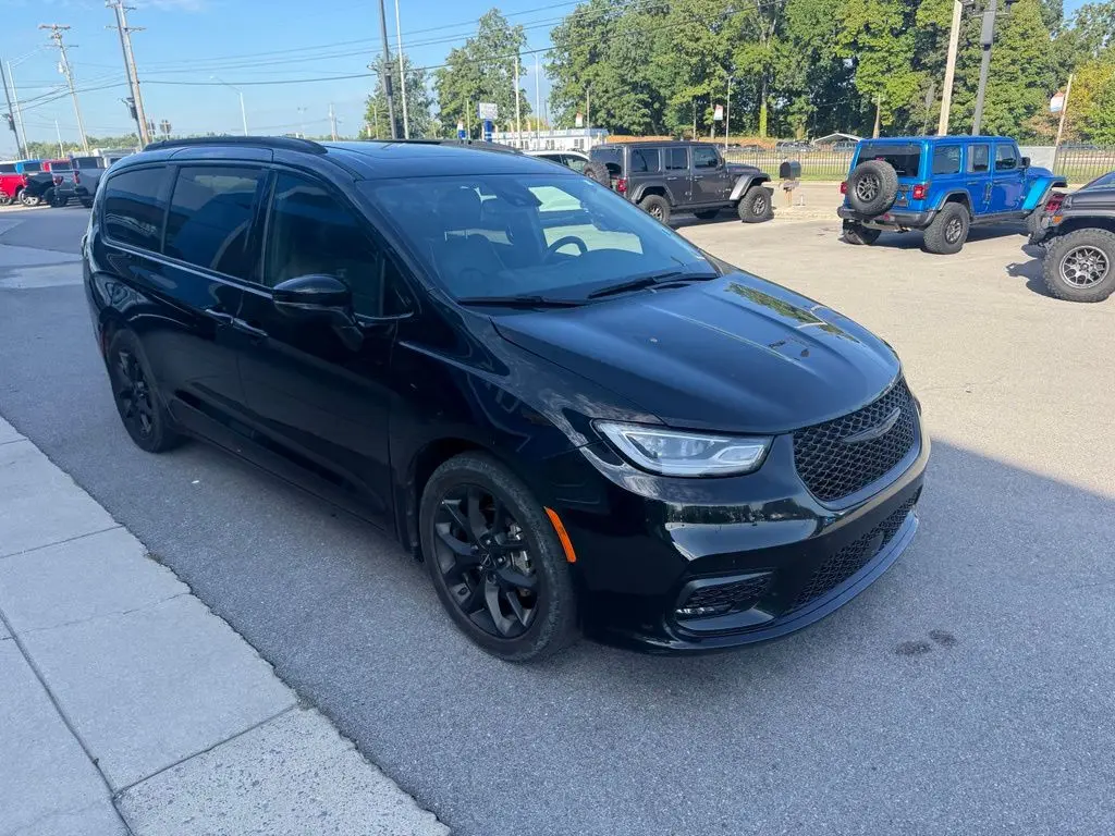 2025 Chrysler Pacifica Limited