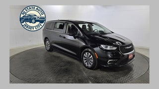 2024 Chrysler Pacifica Select