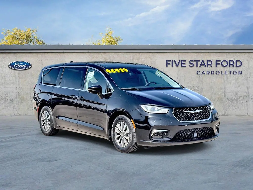 2024 Chrysler Pacifica Select