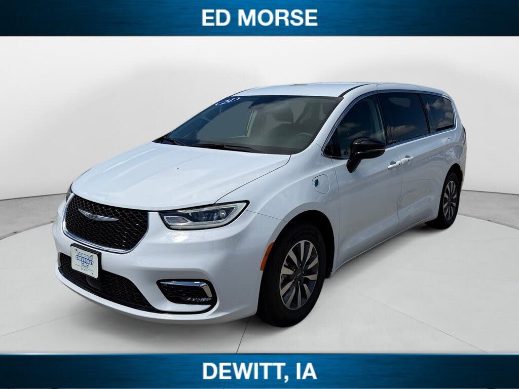 2024 Chrysler Pacifica Select