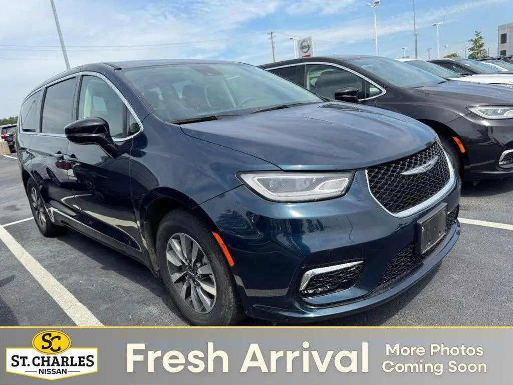 2024 Chrysler Pacifica Select