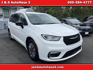 2024 Chrysler Pacifica Select