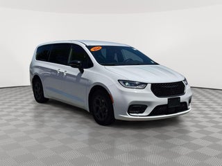 2024 Chrysler Pacifica Select