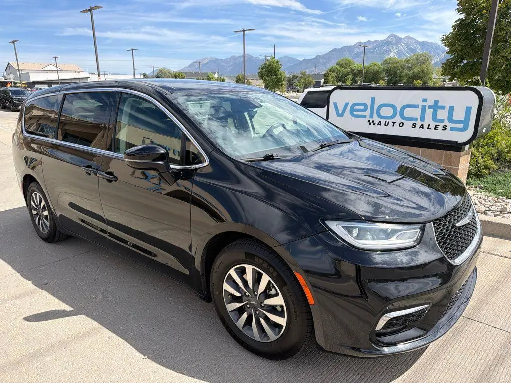 2024 Chrysler Pacifica Select