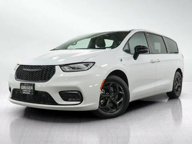 2024 Chrysler Pacifica Select