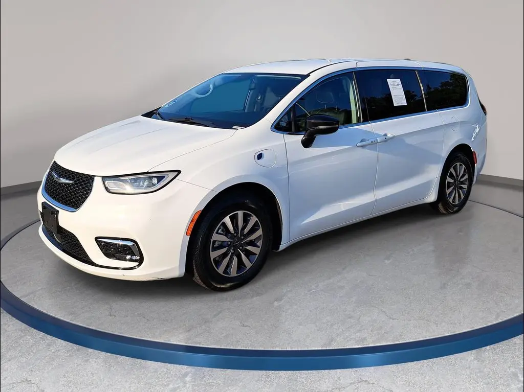 2024 Chrysler Pacifica Select