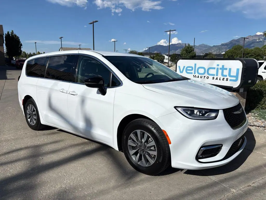 2024 Chrysler Pacifica Select