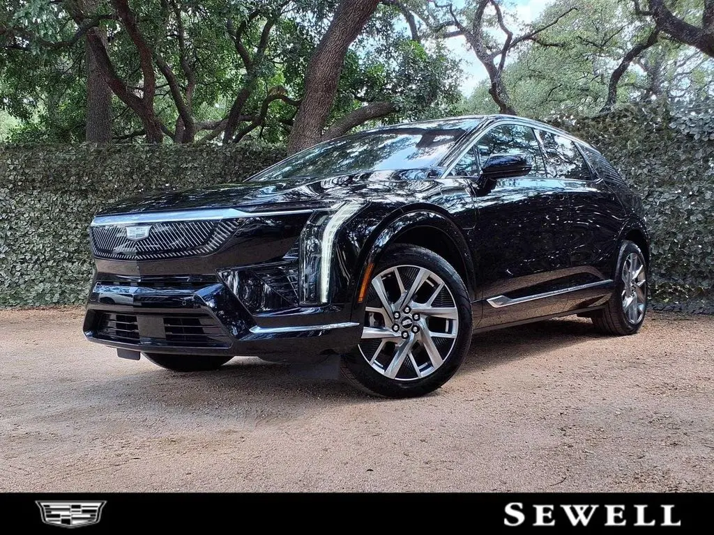 2025 Cadillac OPTIQ Luxury 2