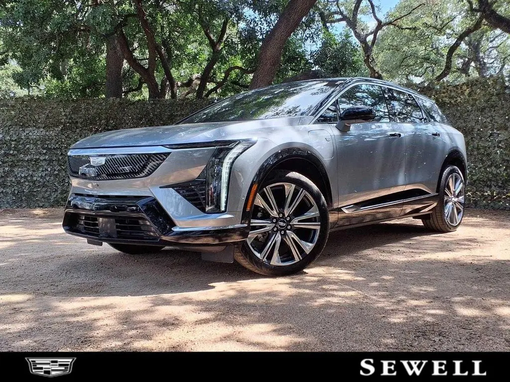 2025 Cadillac OPTIQ Luxury 2