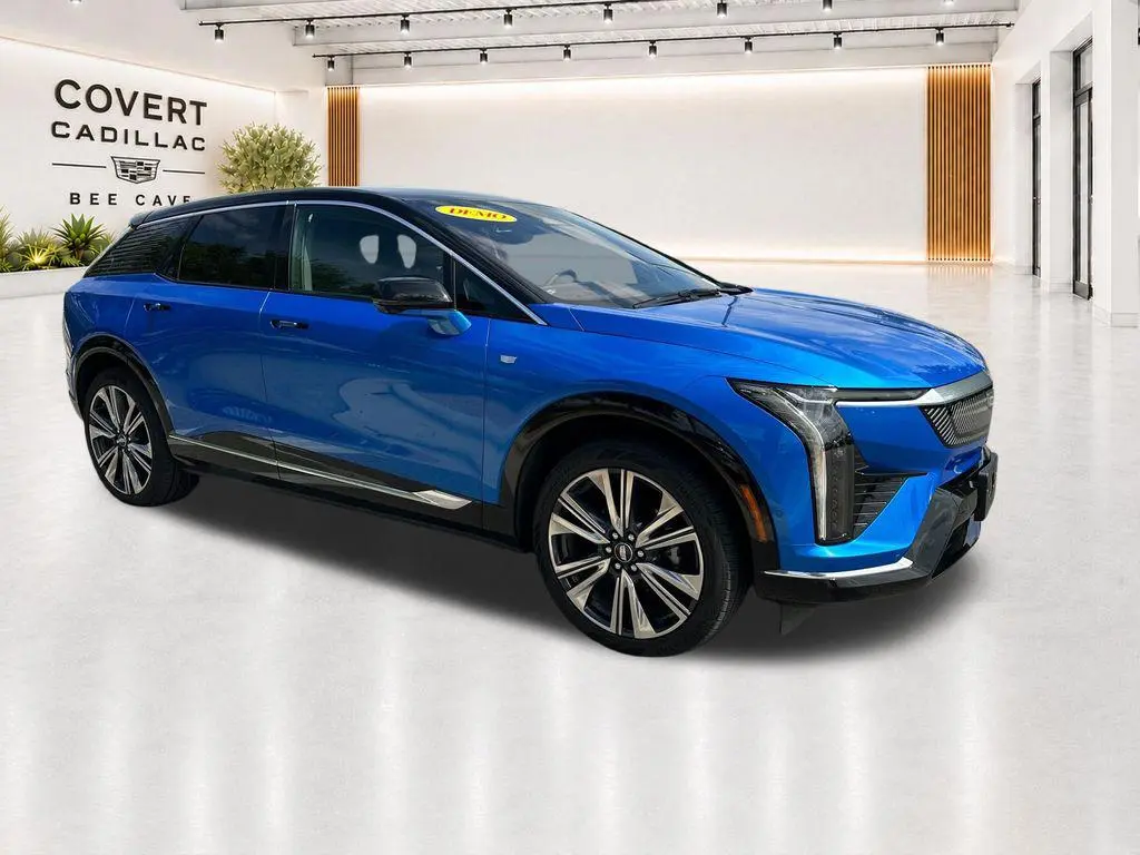 2025 Cadillac OPTIQ Luxury 2