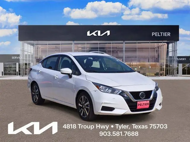 2022 Nissan Versa SV
