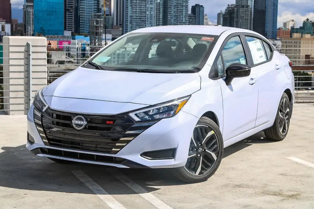 2025 Nissan Versa 1.6 SR