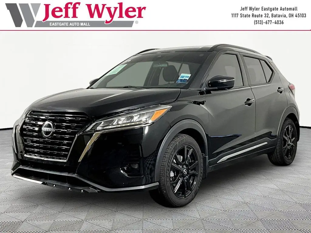 2022 Nissan Kicks SR