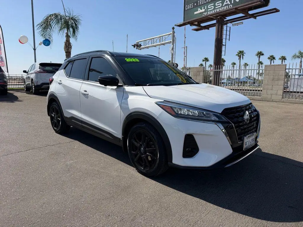 2023 Nissan Kicks SR