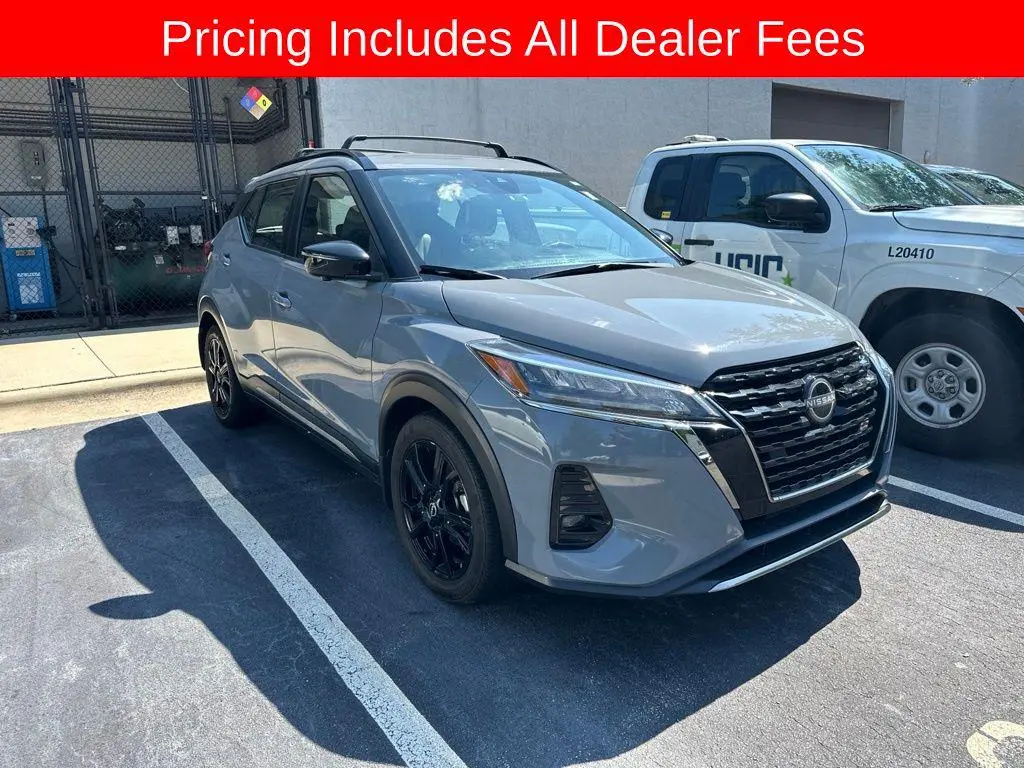 2022 Nissan Kicks SR