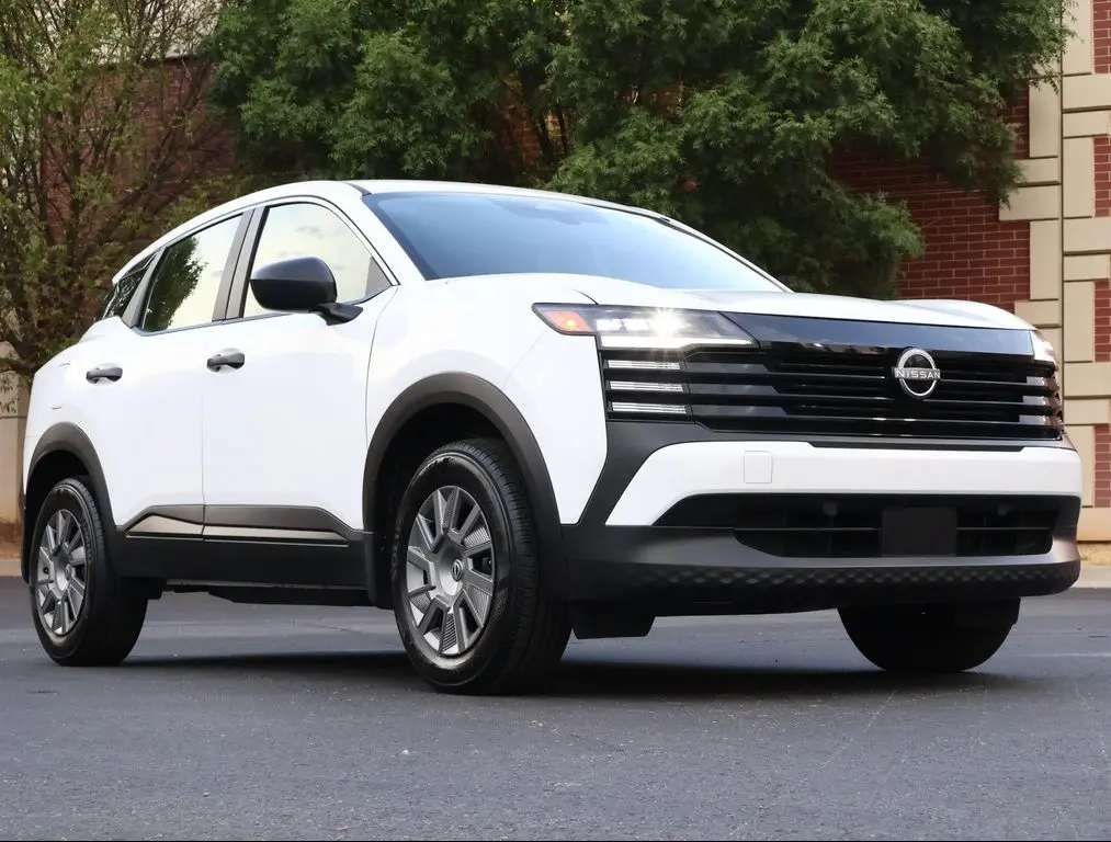 2025 Nissan Kicks S