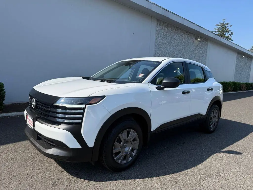 2025 Nissan Kicks S
