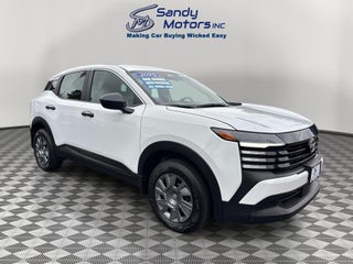2025 Nissan Kicks S
