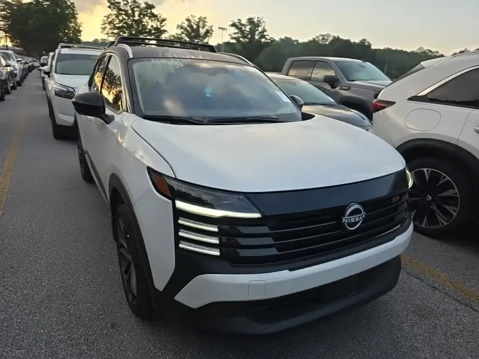 2025 Nissan Kicks SR