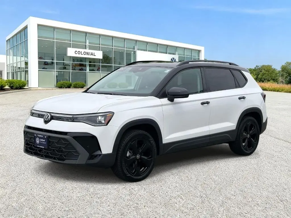 2025 Volkswagen Taos SE Black