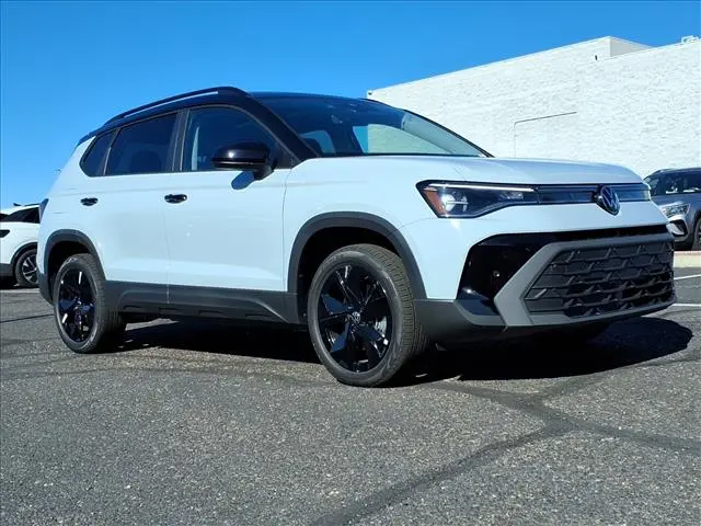2026 Volkswagen Taos SE Black